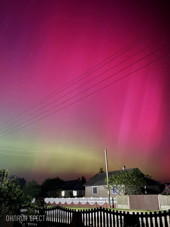 Красочное северное сияние появилось сегодня в небе над Брестской областью