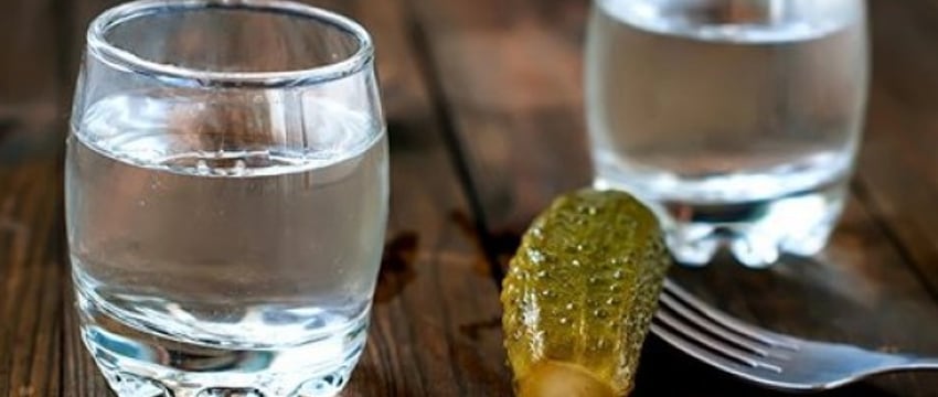 Врач назвала самые вредные закуски к алкоголю