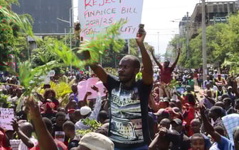 Журналисты Кении требуют свободы СМИ в условиях правительственных ограничений