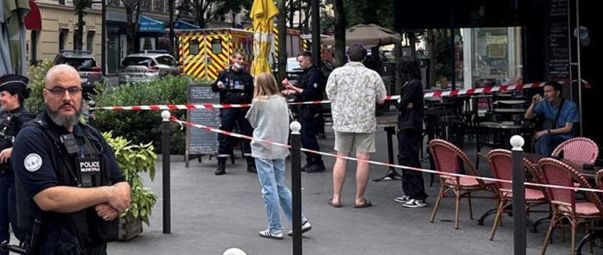 Машина врезалась в террасу ресторана в Париже: есть погибшие