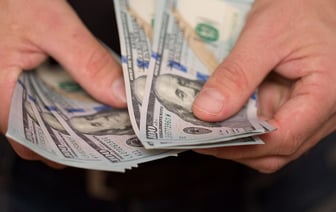 Доллар и евро пошли вверх в Беларуси. Какого курса «американца» ждать дальше?