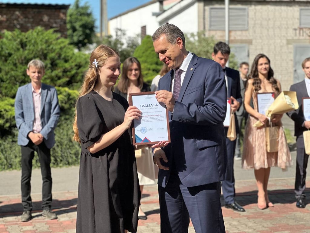 Последний звонок в БрГУ имени А.С.Пушкина