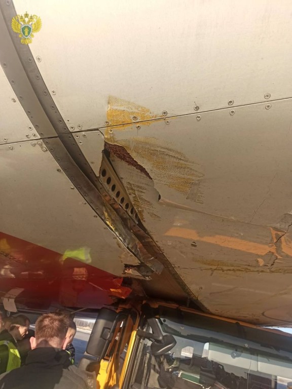 Водовоз врезался в самый крупный в мире авиалайнер в аэропорту Москвы