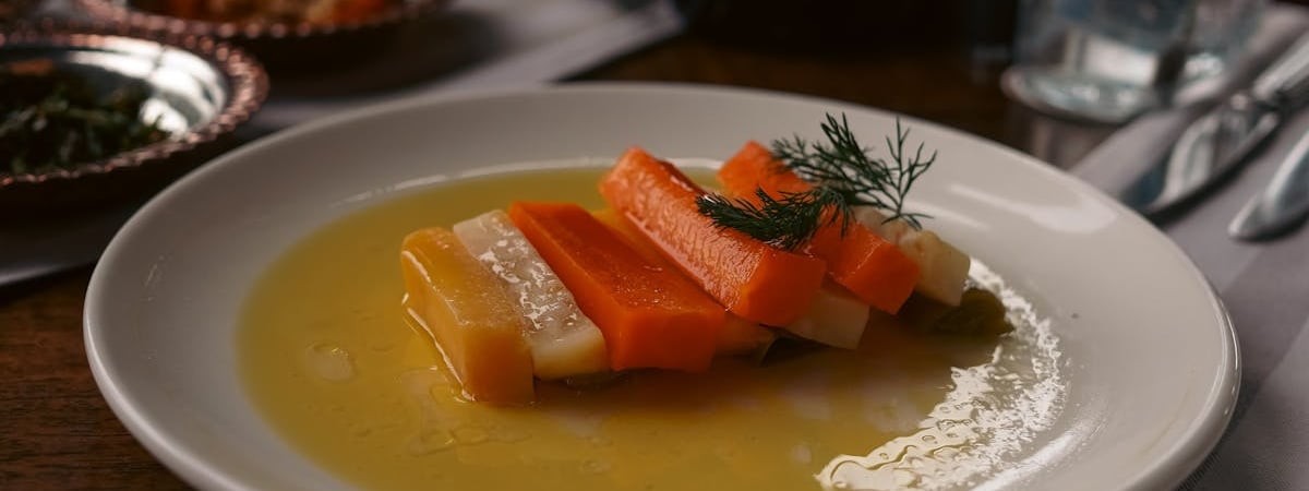 Цены на нефть эталонных марок снижаются утром в четверг