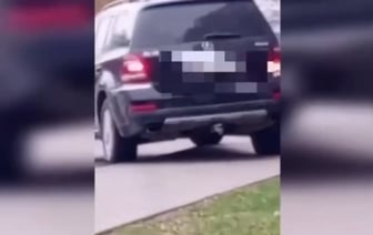 Ехала по тротуару: водителя из Столина оштрафовали после видео в интернете
