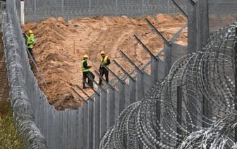 Рвы и мины: Латвия возведет оборонительные позиции на границе с Беларусью