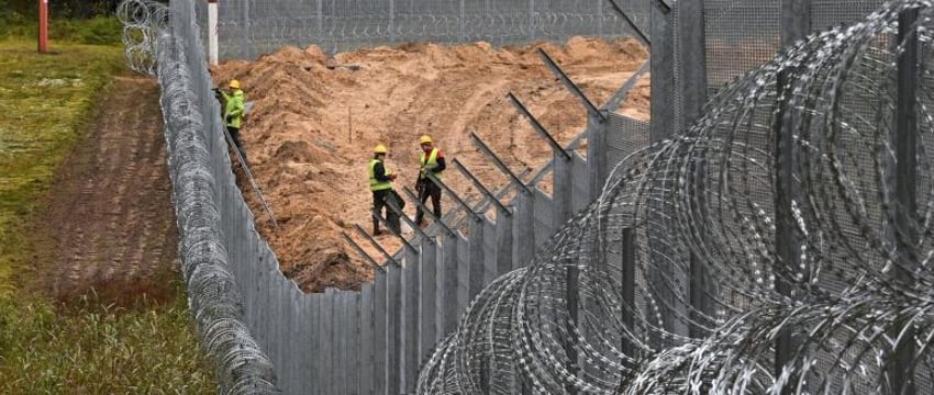 Рвы и мины: Латвия возведет оборонительные позиции на границе с Беларусью