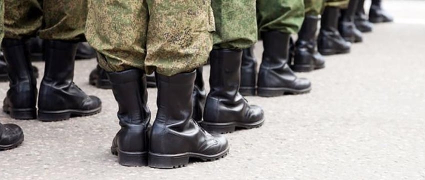 Лукашенко подписал закон о рассылке повесток в военкомат по SMS