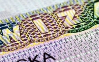 На семью — $700. В Польше будут судить белоруса за оформление фиктивных документов на визы