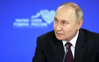 «Давно бы все закончилось» — Путин назвал украинцев «придурками»