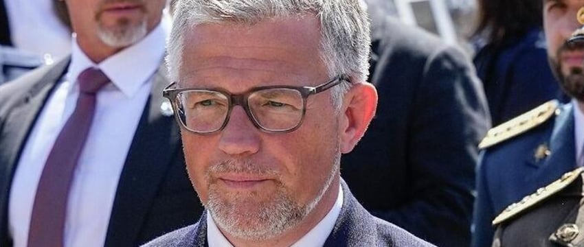 Украинский дипломат призвал Шольца начать переговоры с Путиным, но не звать его на пиво