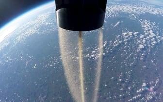 Похороны в космосе становятся все более популярными. Сколько стоит и как стать звездой после смерти?
