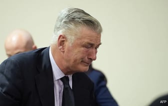 Алек Болдуин возмущен, когда судья закрывает процесс по делу о стрельбе в "Ржавчине"
