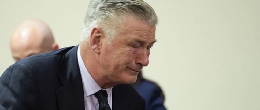 Алек Болдуин возмущен, когда судья закрывает процесс по делу о стрельбе в "Ржавчине"