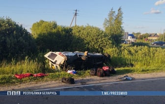 Два человека погибли в ДТП: под Докшицами столкнулись легковушка и микроавтобус с детьми