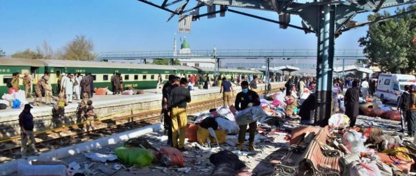 24 человека погибли в Пакистане из-за взрыва на вокзале