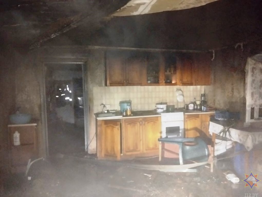 На пожаре в Барановичах мужчина спас соседку