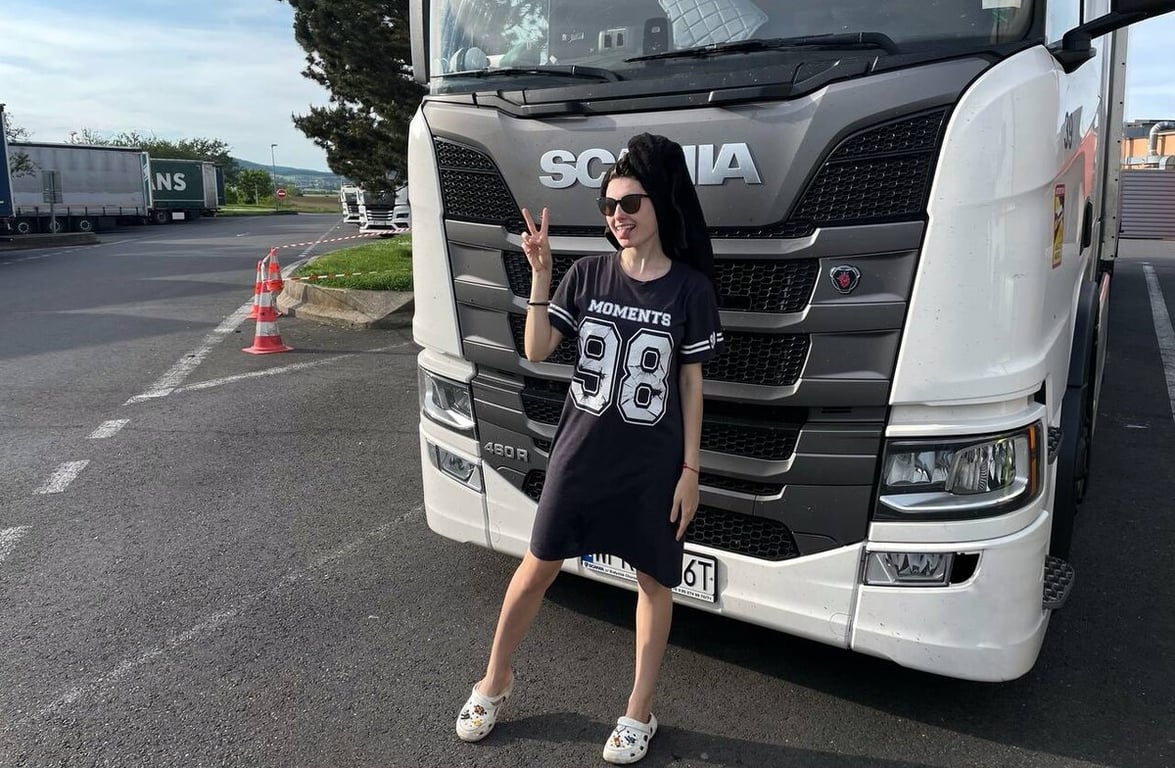 Как белорусская медсестра управляет 20-тонной Scania