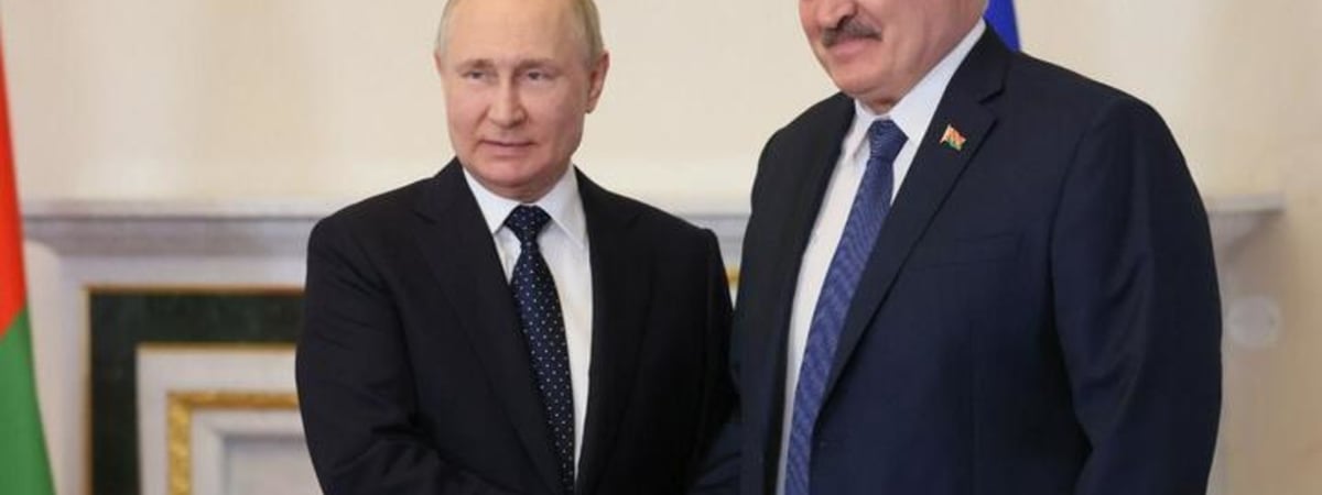 Путин поздравил с 70-летием «президента республики Белоруссия» и наградил орденом