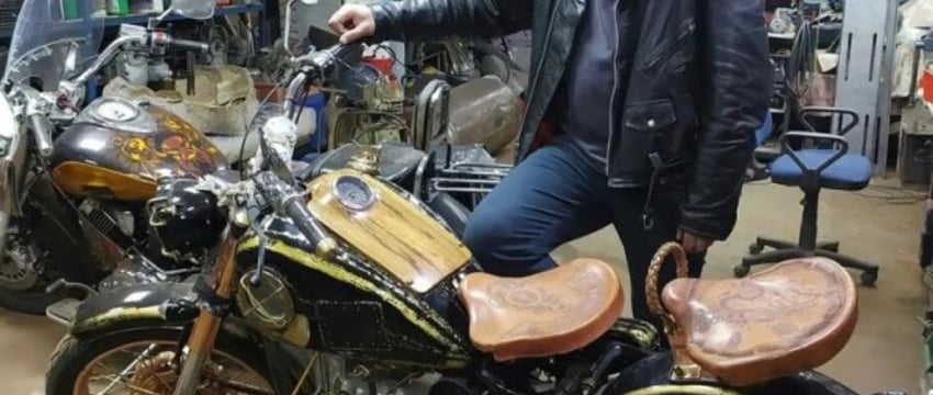 Два года и $5 000. Белорус показал свой кастомный мотоцикл на основе «Урала»