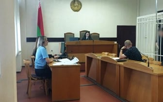 В Беларуси студент сбросил с 8-го этажа стул и попал в прохожую. Как его наказали?