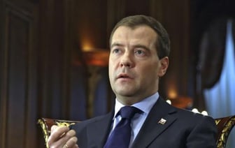 Медведев назвал негодяями и предателями россиян, портящих урны с бюллетенями