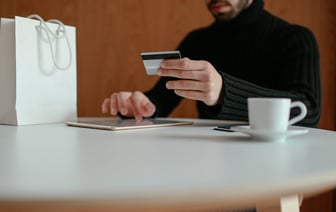 Казахстанский банк приостановил переводы через платежную систему РФ