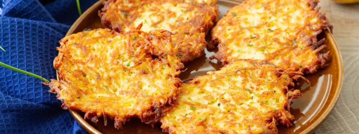 Как приготовить драники идеально золотыми и хрустящими? Шеф-повар поделился секретами жарки — Полезно