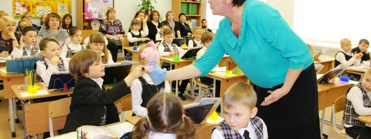 До 50% от оклада. Совмин Беларуси с 1 сентября поднял зарплаты некоторым педработникам. Кому и на сколько? — Видео