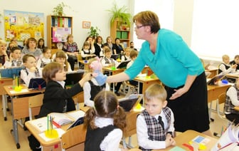 До 50% от оклада. Совмин Беларуси с 1 сентября поднял зарплаты некоторым педработникам. Кому и на сколько? — Видео