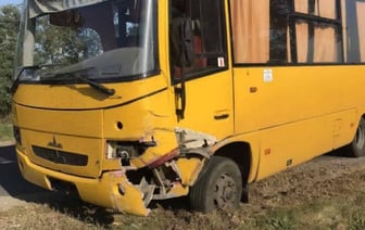 Возле Бреста автобус столкнулся с легковушкой - подробности ДТП