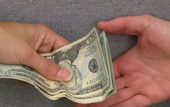 Как заработок в 200 долларов превращается в историю с плохим финалом. Рассказали в налоговой