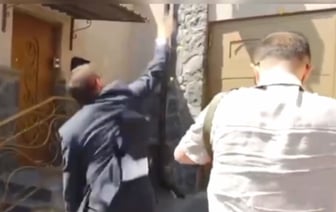 «Вон из Армении, шакал!» Белорусское посольство в Армении забросали яйцами, помидорами и картофелем