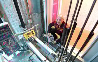 «А почему ваш лифт коня не поднимает?» О буднях лифтеров в Гомеле