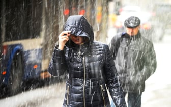 От +10°С до -4°С. Синоптики предупредили белорусов о «приличных ливнях», снеге и метелях