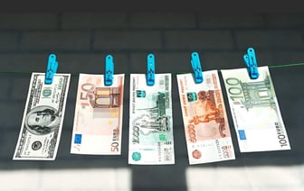 Доллар стал ниже 3,2 рублей, а евро провалился до минимума за 5,5 месяцев. На сколько в Беларуси вырос рубль РФ?