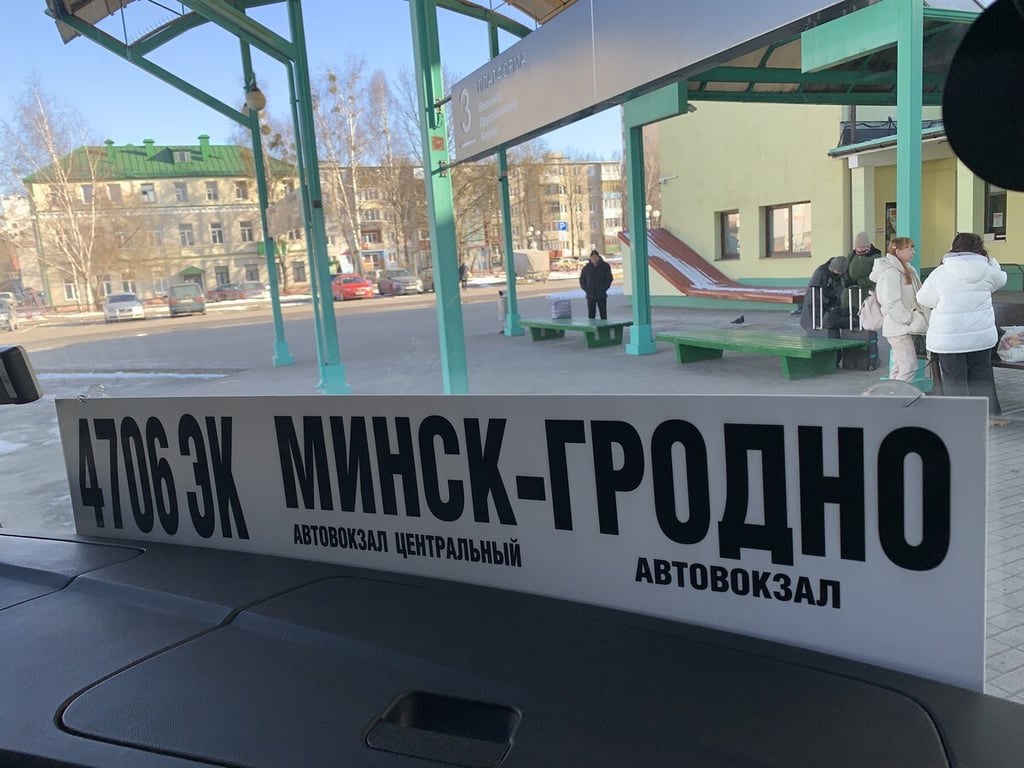 «Может, меня даже уволят за эти слова…» Журналисты поговорили с водителем китайского автобуса