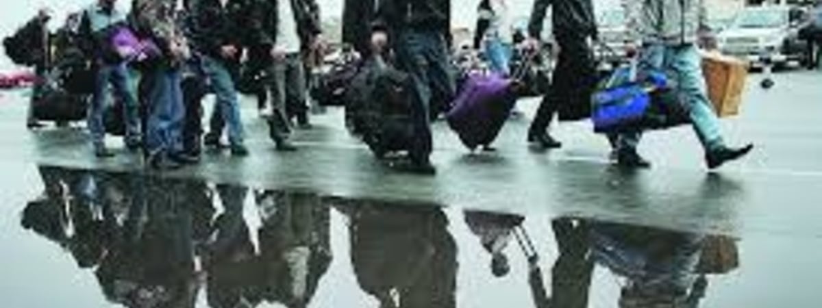 МВД: утечка кадров за рубеж стала меньше. Белстат не согласен