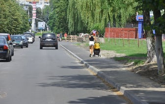 Жители Гомеля добились укладки тротуара в Любенском