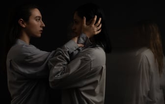 Стимулирующая политика мировых центробанков помогает биткоину удержать уровень $100 тыс.