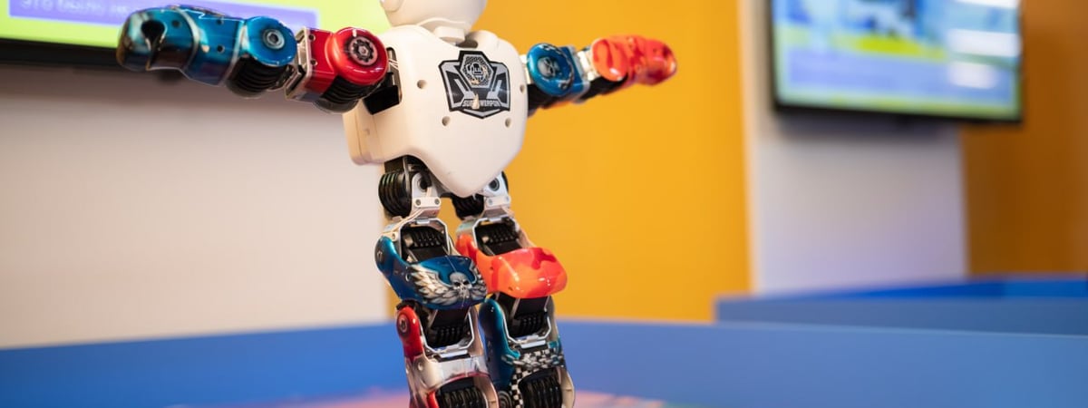 Не пропустите: в TRINITI открылся нашумевший “Парк Зеркал и Неона”, как в столице, а также высокотехнологичная выставка “РобоПарк”!