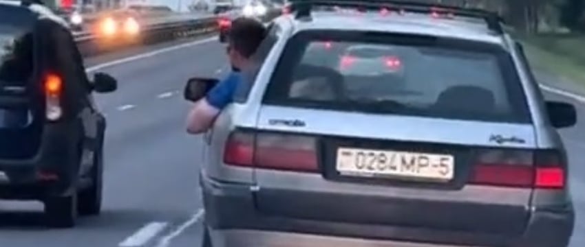 Citroen на 3-х колесах едет по трассе в Беларуси - смотрите видео