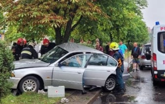Как деблокировали пасcажира BMW в Бресте. МЧС показало видео