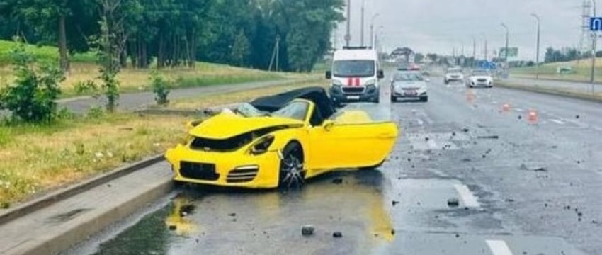 В Беларуси на аукцион выставили разбитый в ДТП Porshe. Вот какой была финальная ставка