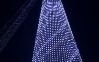 В Жабинке новогоднюю елку зажгли работники РОЧС. Смотрите видео