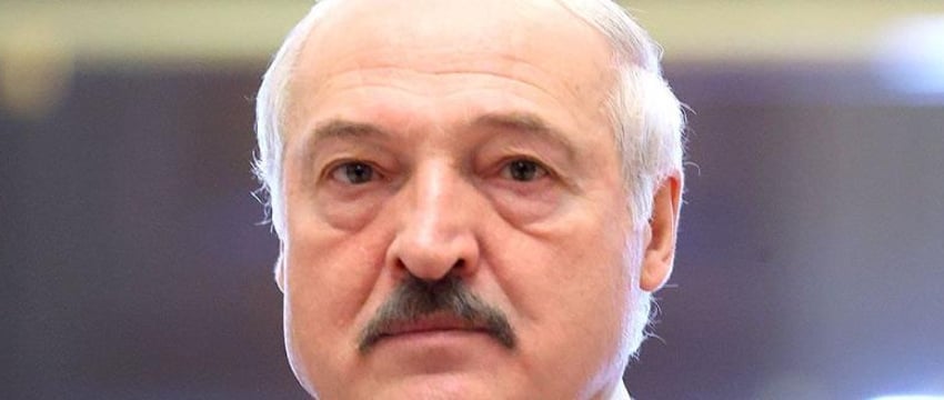 Лукашенко пожелал мирного неба украинцам