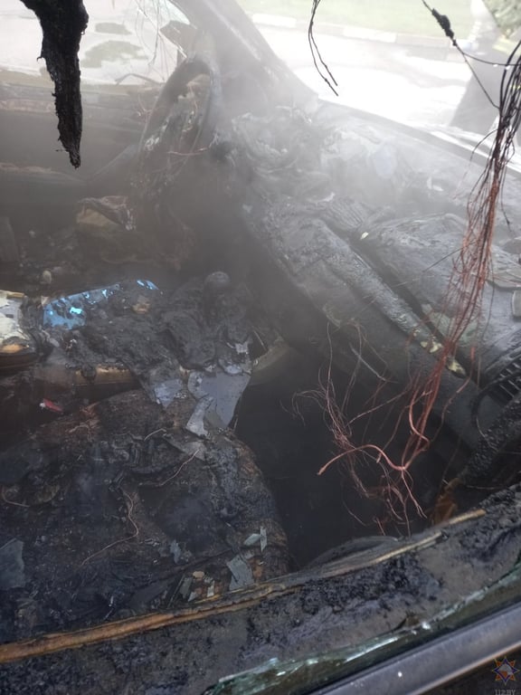 Под Могилевом горела BMW X5. Что стало причиной?