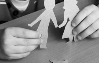 Услышав ссору между родителями, ребенок вызвал скорую, но в итоге приехала милиция. Случай в Бресте