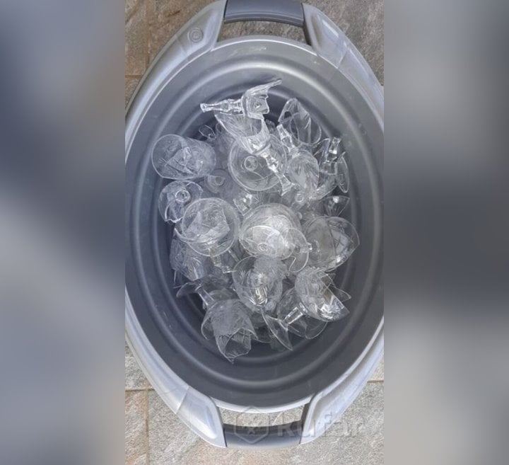 Тазик битого хрусталя выставили на продажу в Барановичах. Сколько за него просят?