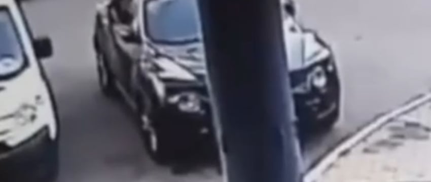 Белоруска загрустила и выбросила бутылку вина с 15-го этажа. Куда она попала?